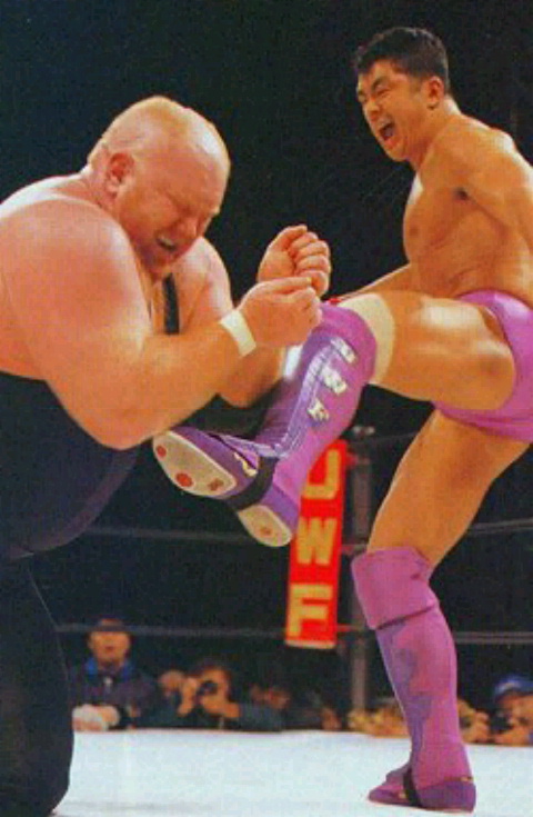 Takada kicking Vader during their Real World Heavyweight championship match.